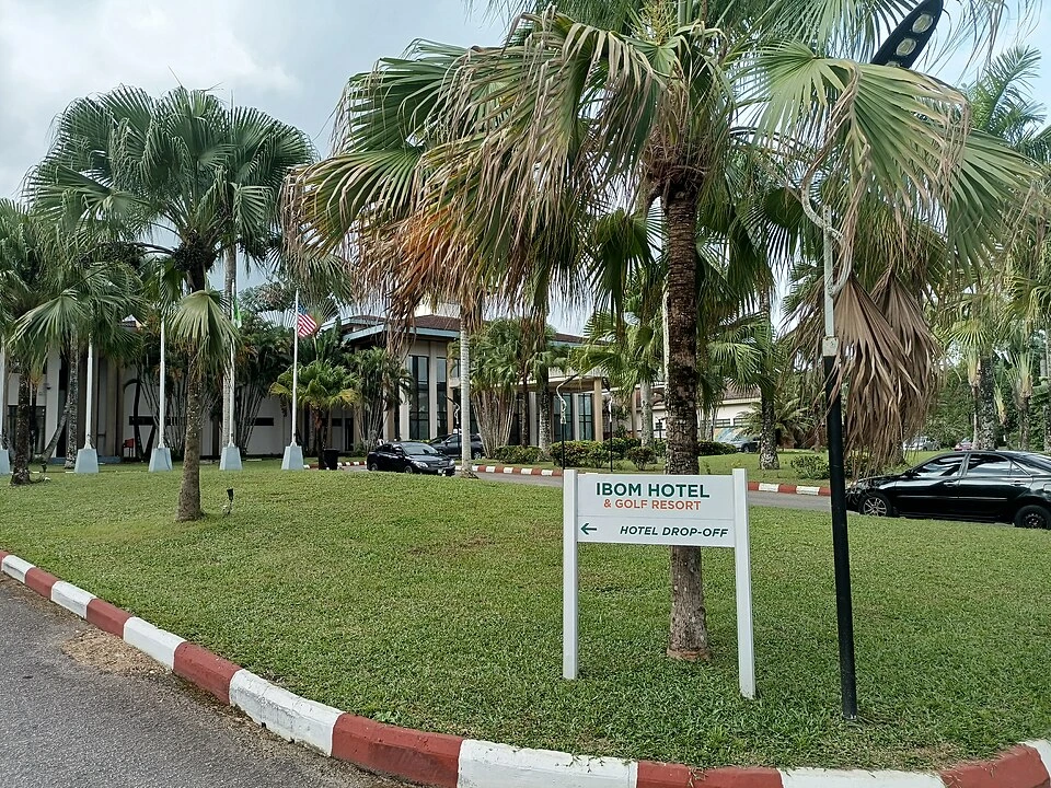 Hotel Drop-off main