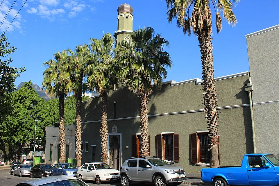 Auwal Masjid main
